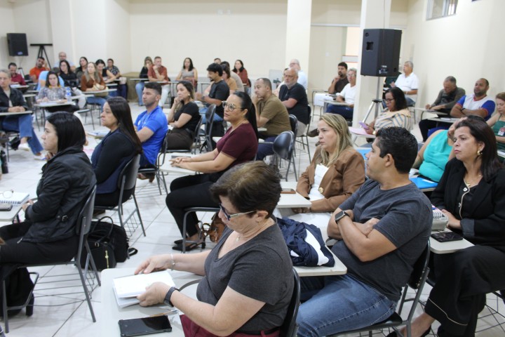 SRE Guanhães realiza encontro gerencial com diretores escolares